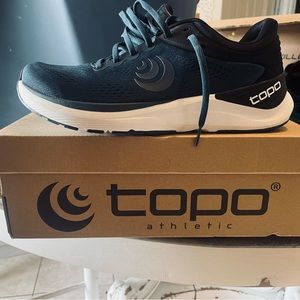 Brand New Never Worn Topo Athletic Ultrafly 4 Men’s sneakers